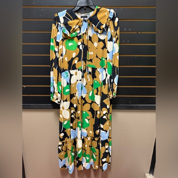Who What Wear Dresses & Skirts - Who What Wear Midi Floral Dress with Pilgrim Collar - Size small